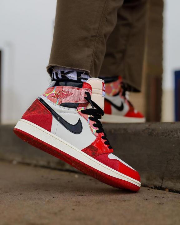Nik.e Air Jordan 1 High Spiderverse