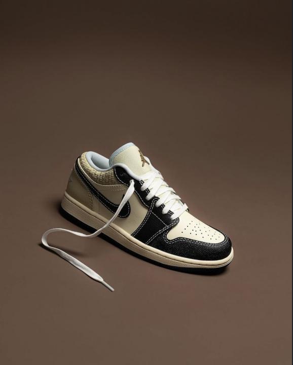 Nik.e Air Jordan 1 Low SE Coconut Milk
