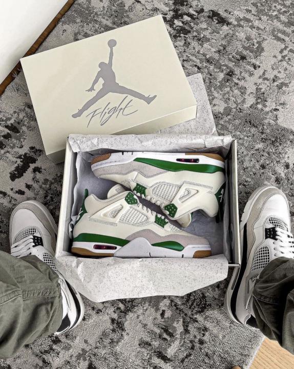 Nik.e Air Jordan 4 SB Pine Green Semi UA