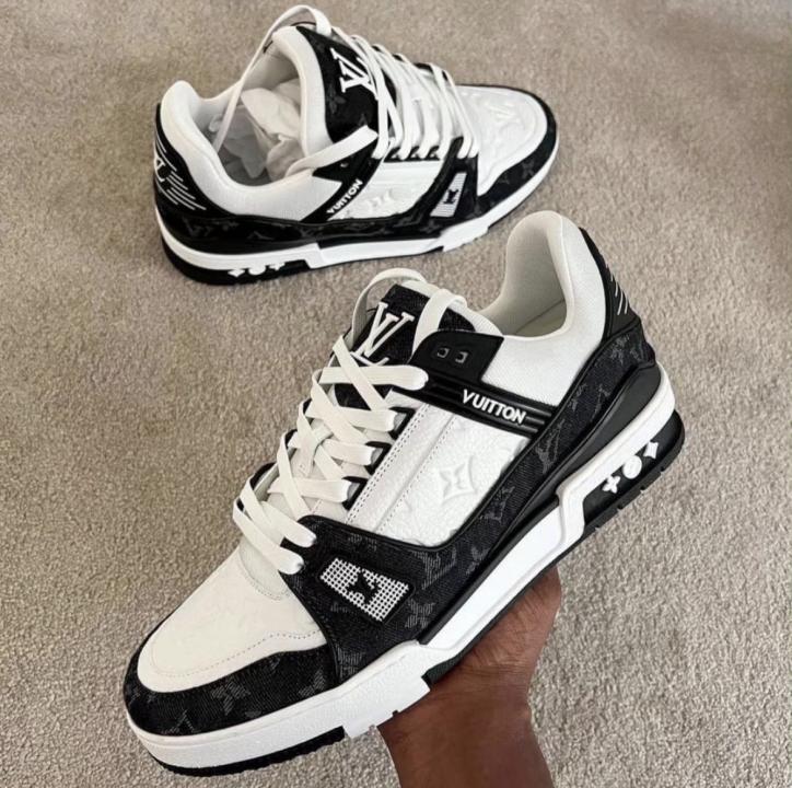 Loui.s Vuitton Trainer Black