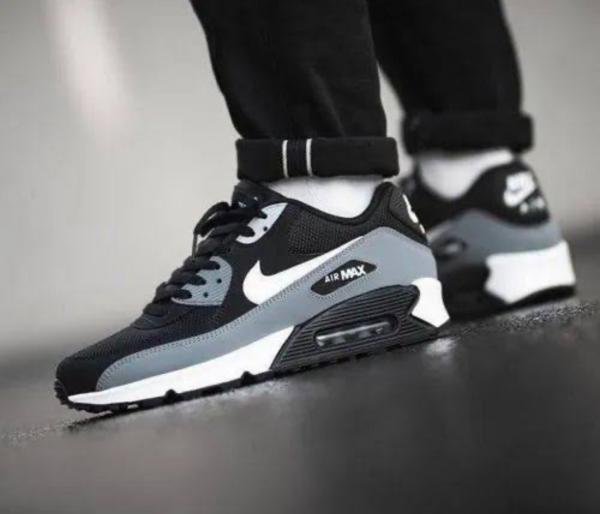 Nik.e Airmax 90 Essential