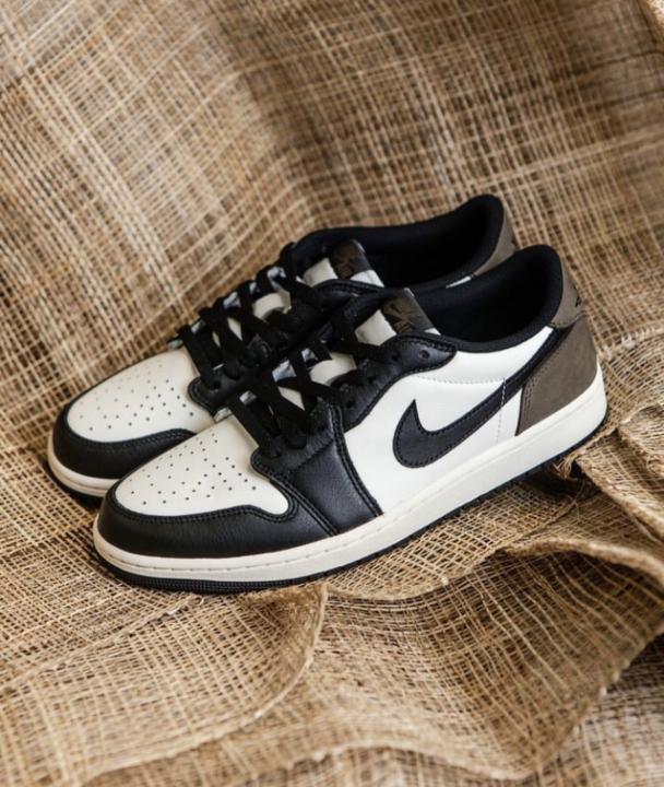 Nik.e Air Jordan 1 Low Mocha Semi UA