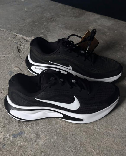 Nik.e Journey Run Black White
