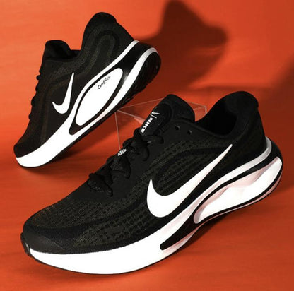 Nik.e Journey Run Black White