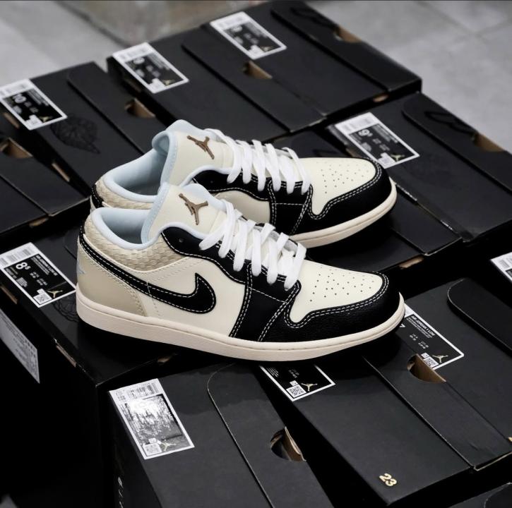 Nik.e Air Jordan 1 Low SE Coconut Milk