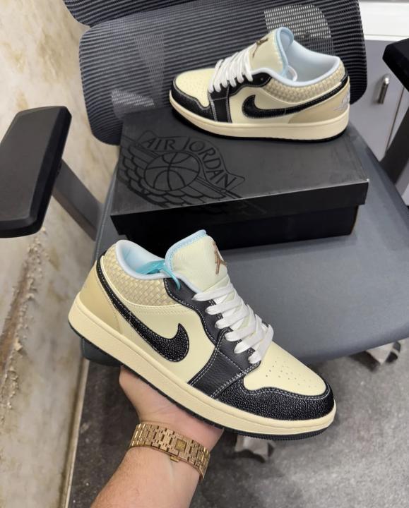 Nik.e Air Jordan 1 Low SE Coconut Milk