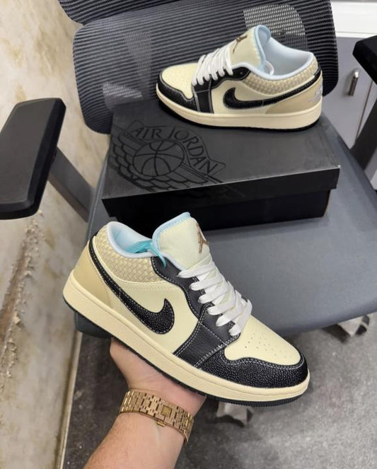 Nik.e Air Jordan 1 Low SE Coconut Milk