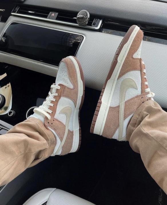 Nik.e SB Dunk Low Medium Curry