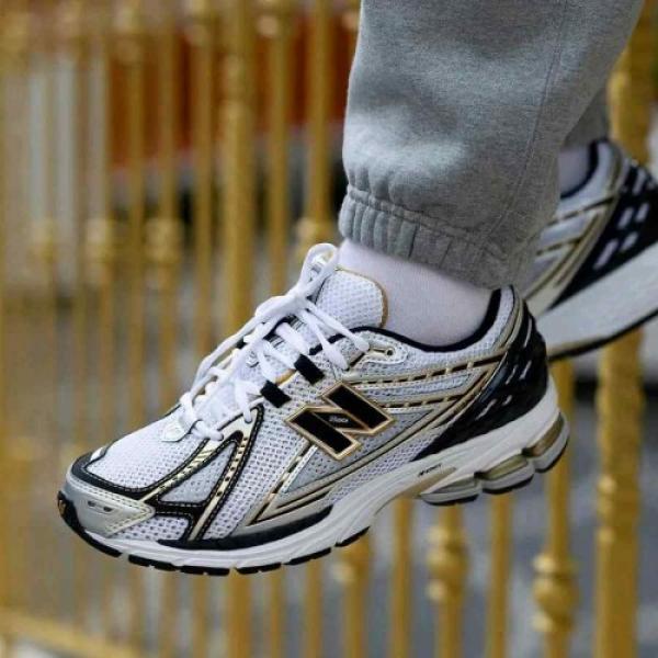 New Balanc.e 1906R Metallic Gold