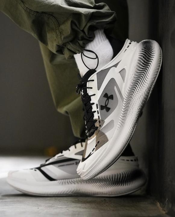 Under Armou.r Hovr Echo SlipSpeed White