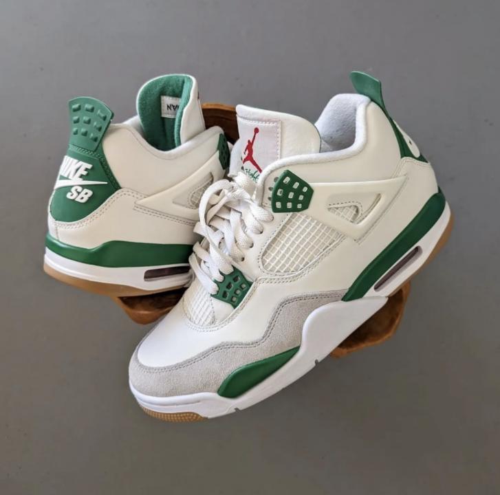 Nik.e Air Jordan 4 SB Pine Green Semi UA