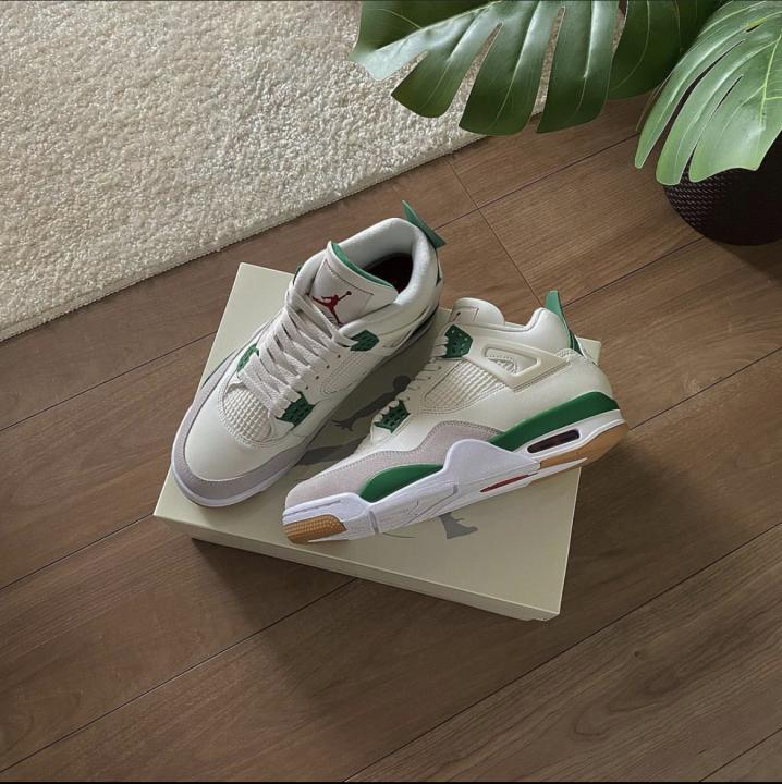 Nik.e Air Jordan 4 SB Pine Green Semi UA