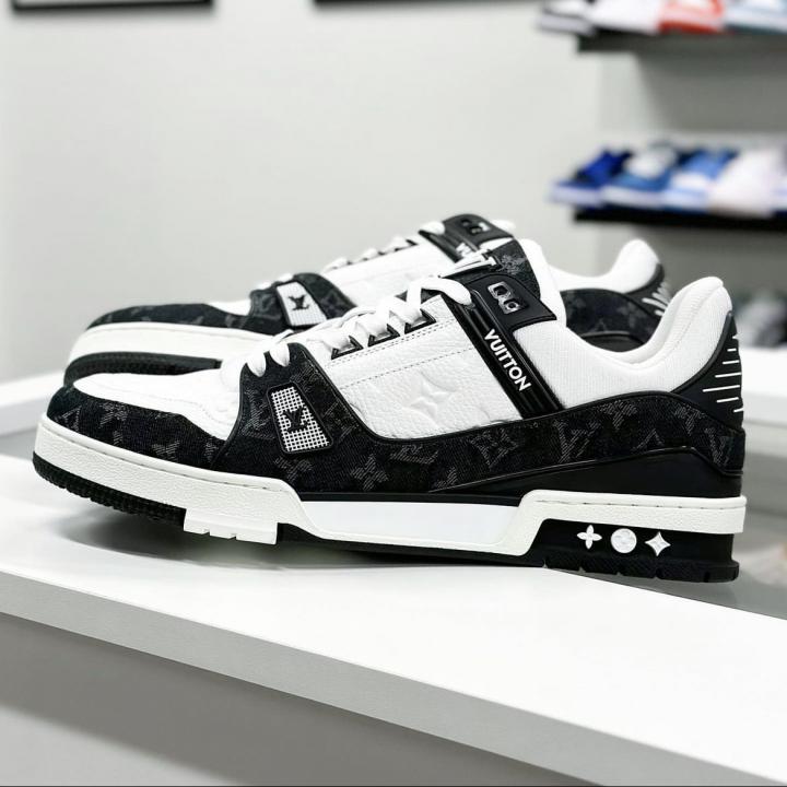 Loui.s Vuitton Trainer Black