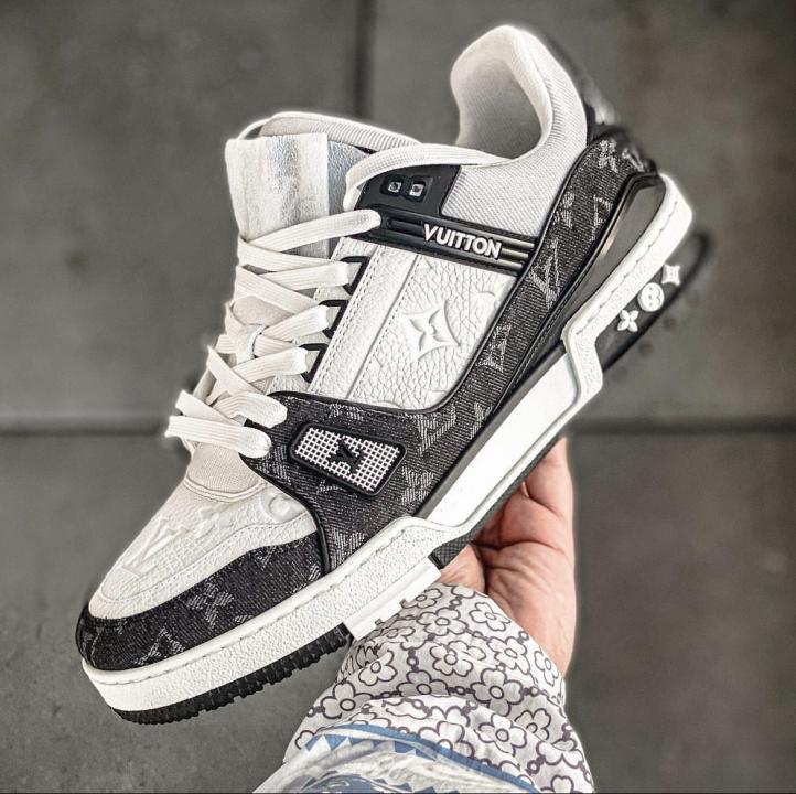 Loui.s Vuitton Trainer Black