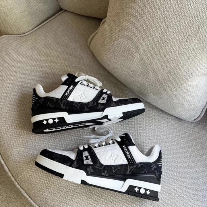 Loui.s Vuitton Trainer Black