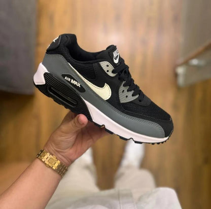 Nik.e Airmax 90 Essential