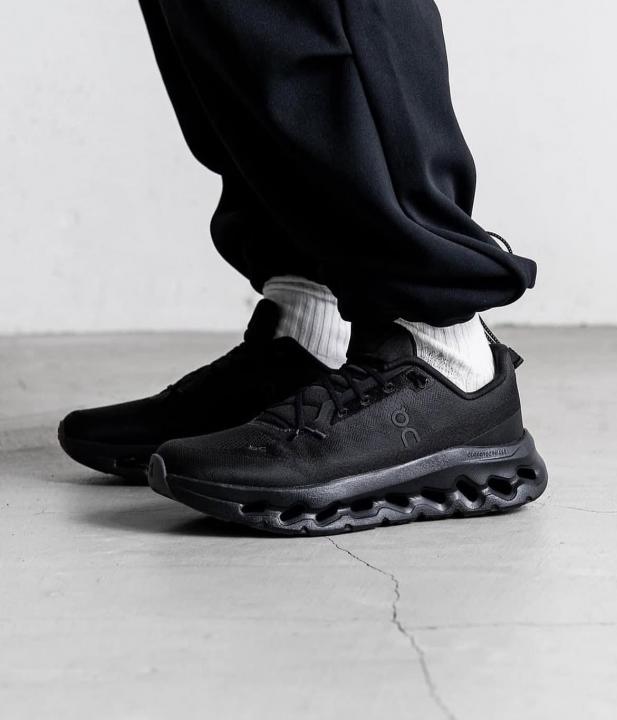 On Cloud Tilt Eclipse Black