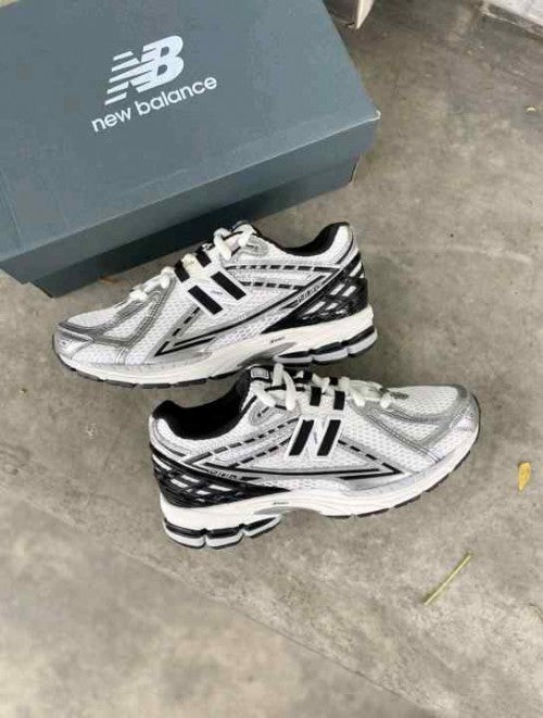 New Balanc.e 1906R Metallic Silver Black