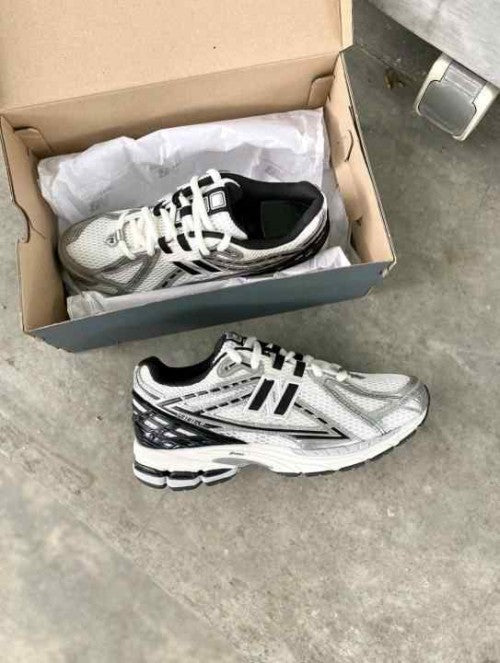 New Balanc.e 1906R Metallic Silver Black
