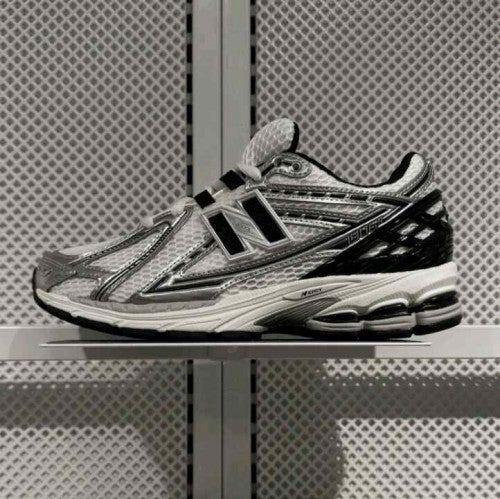 New Balanc.e 1906R Metallic Silver Black