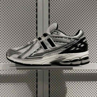 New Balanc.e 1906R Metallic Silver Black