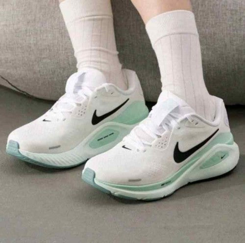 Nik.e Structure 26 Mint Foam