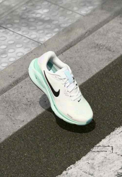 Nik.e Structure 26 Mint Foam
