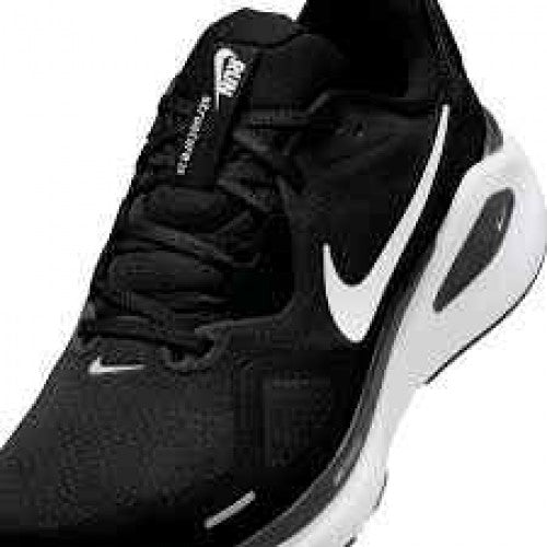 nikee structure 26 black white